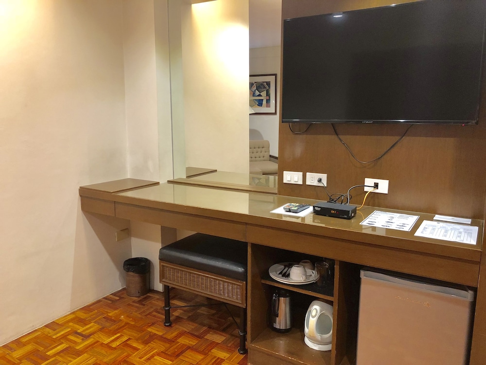 Tropicana Suites 61/74