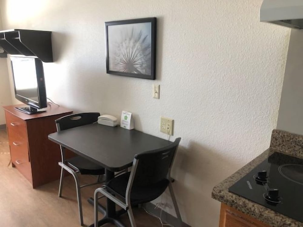 Extended Stay America Select Suites Panama City Callaway 34/47