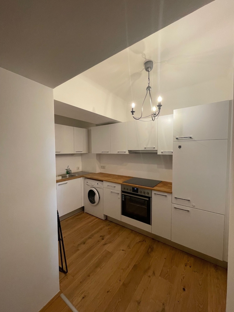 Kimi Apartments 50/50