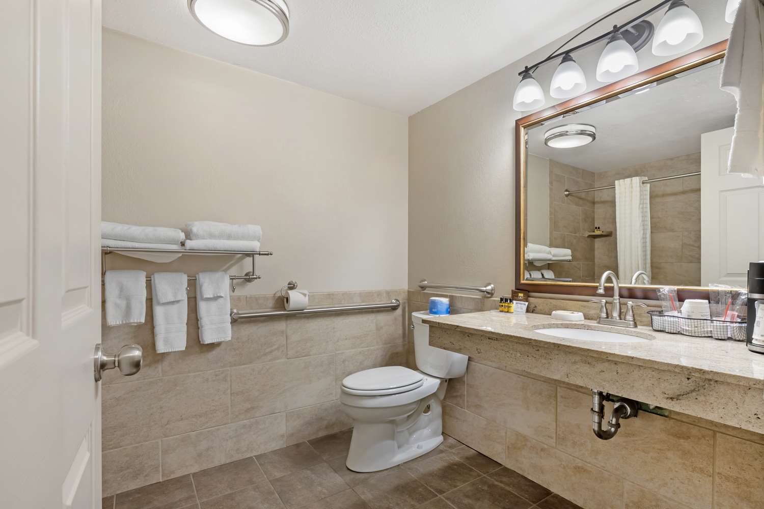 غرفة بسرير كوين لذوي الإعاقة، Best Western Plus Concord Inn 3/3