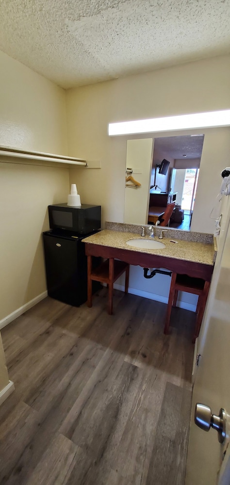 Anaheim National Inn 57/72