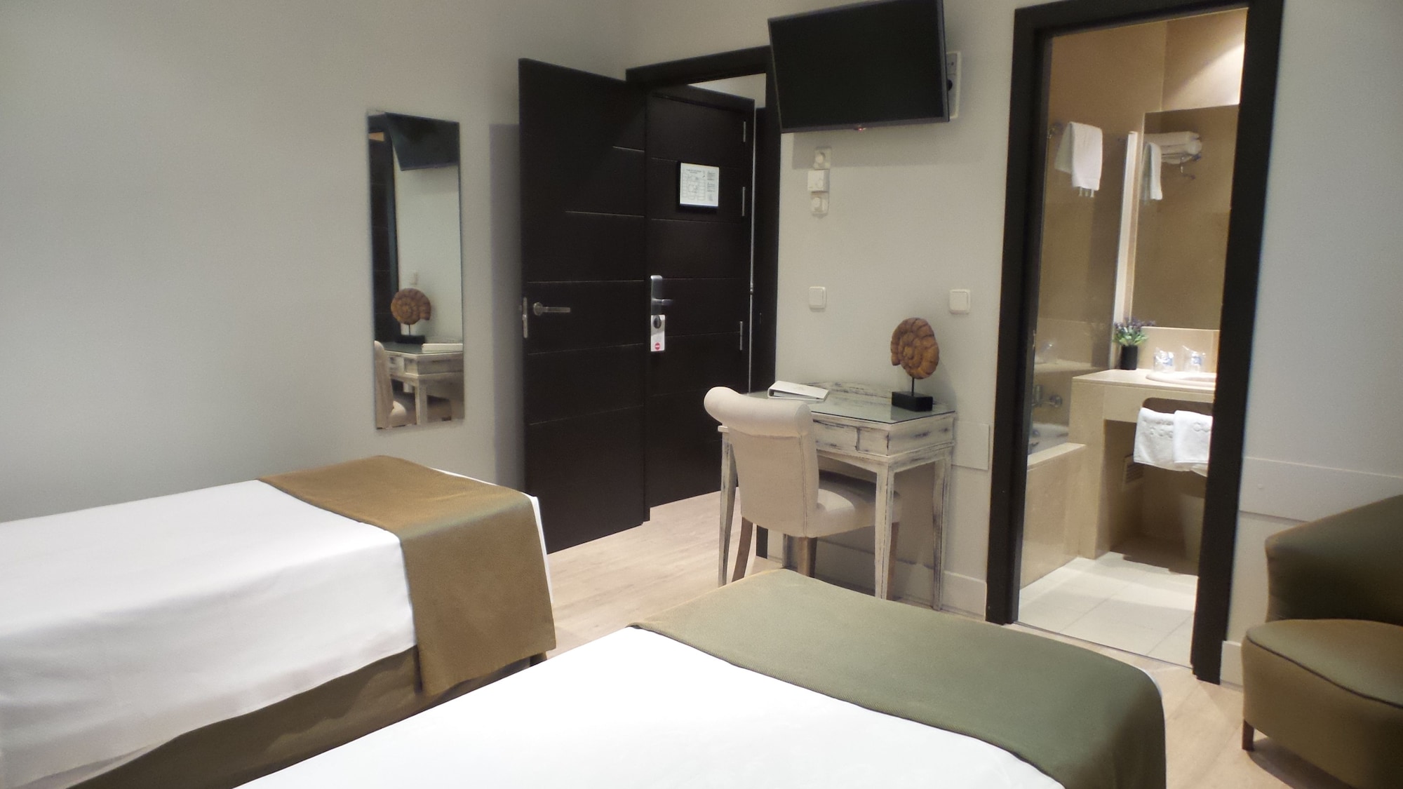 Room, Twin Beds