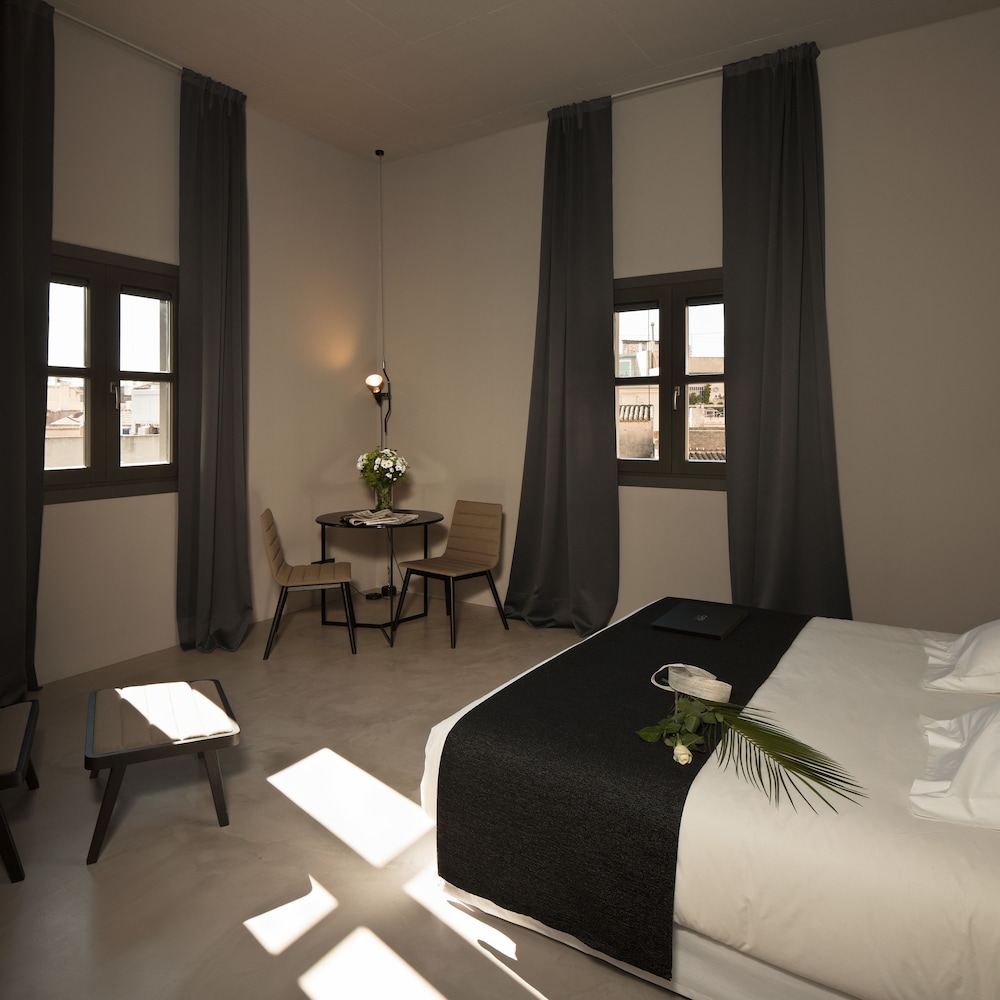 CARO HOTEL 26/71