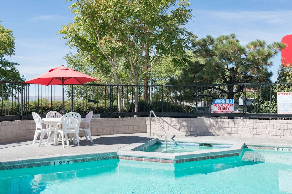 Ramada by Wyndham Albuquerque Airport 5/52
