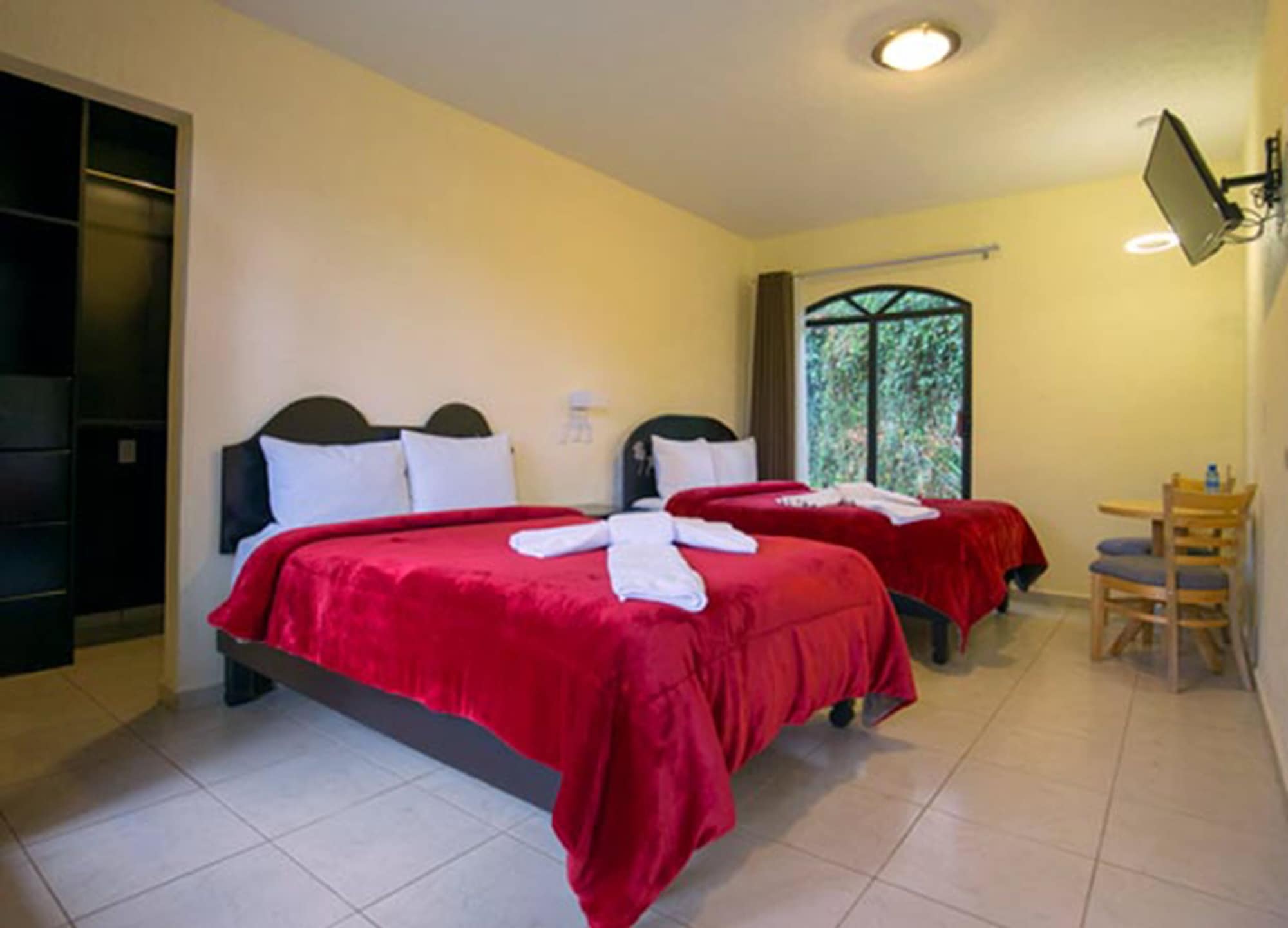 Standard, 2 Double Beds