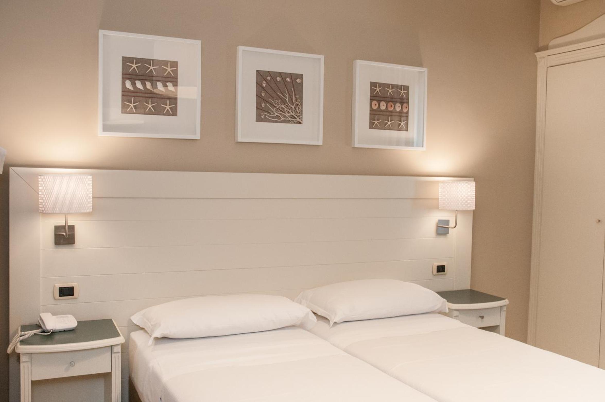 ROOM, TRIPLE