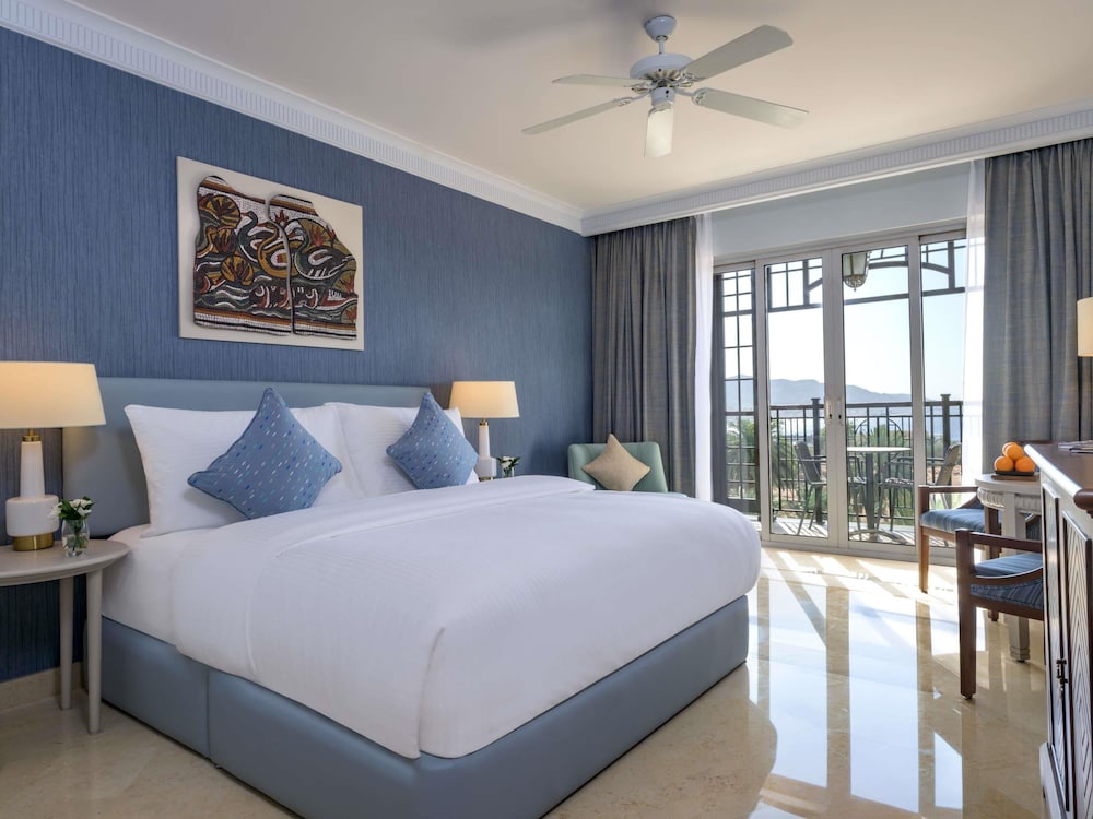 EXECUTIVE, SUITE, SEA VIEW