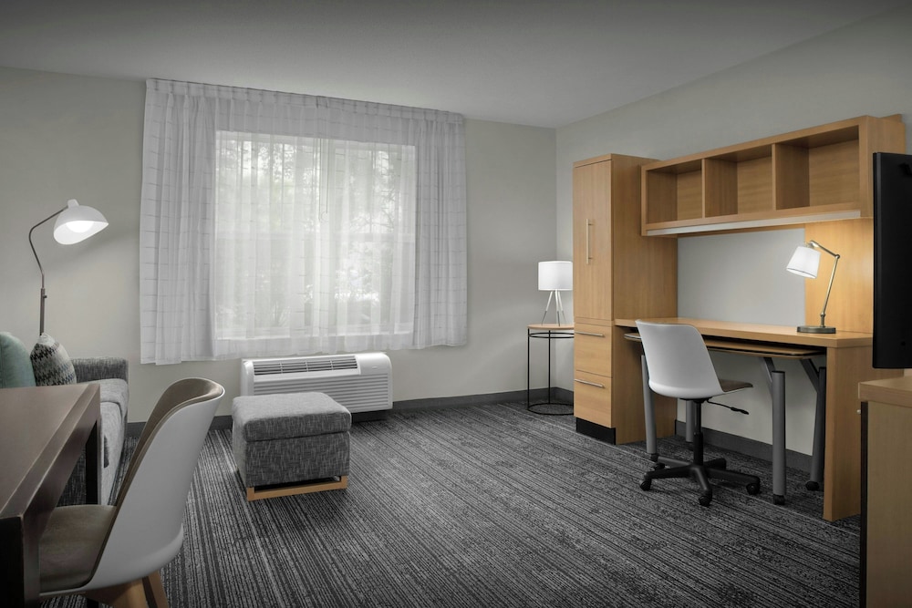 Towneplace Suites By Marriott Pensacola 44/52