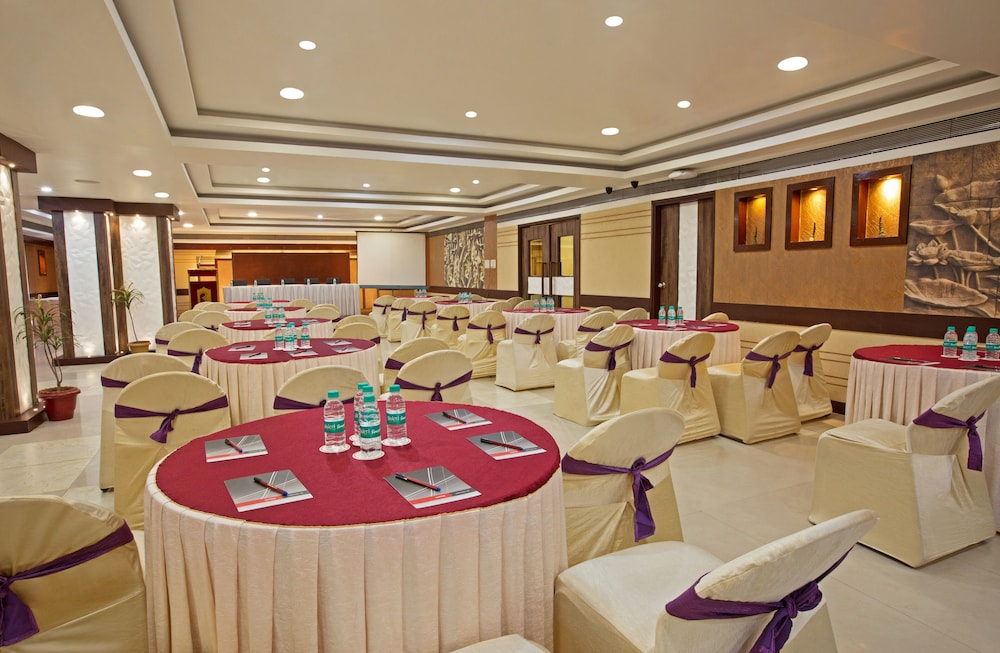 Oyo Premium Paltan Bazar 40/49