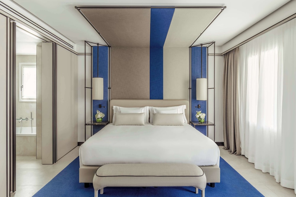 JUNIOR SUITE, WITH EXTRA BED, MARINA VIEW
