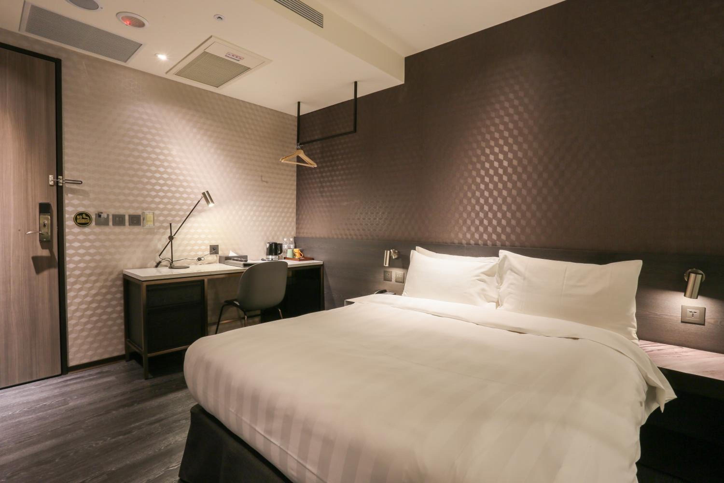 Basement, Double Bed, No Window