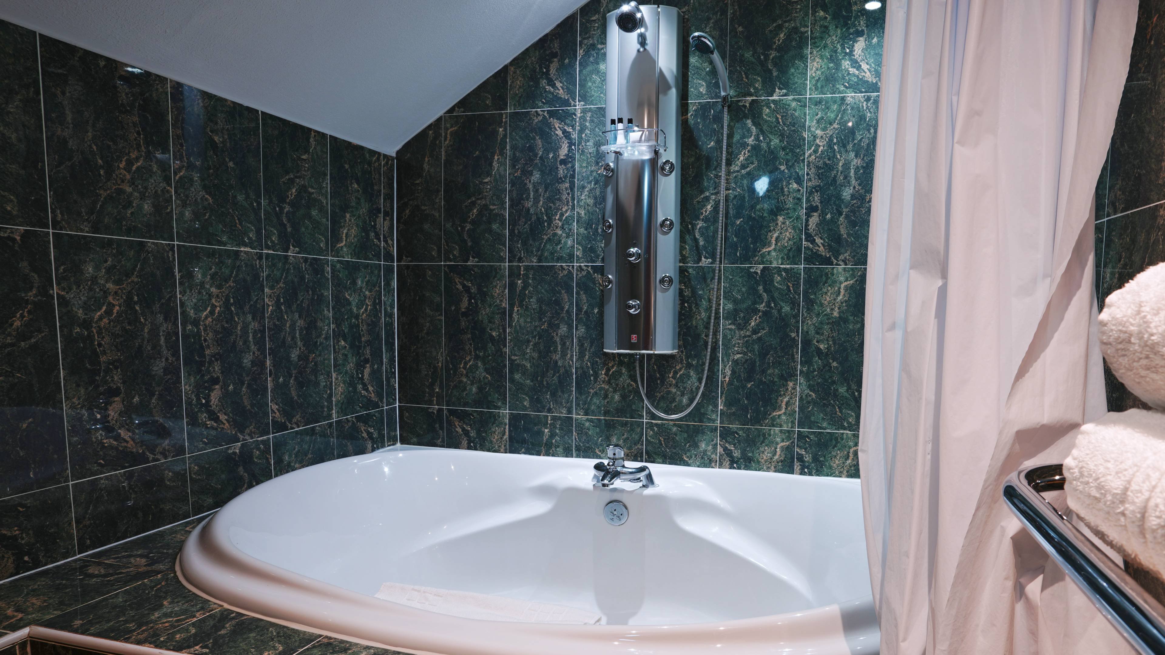 Gomersal Park Hotel 42/49