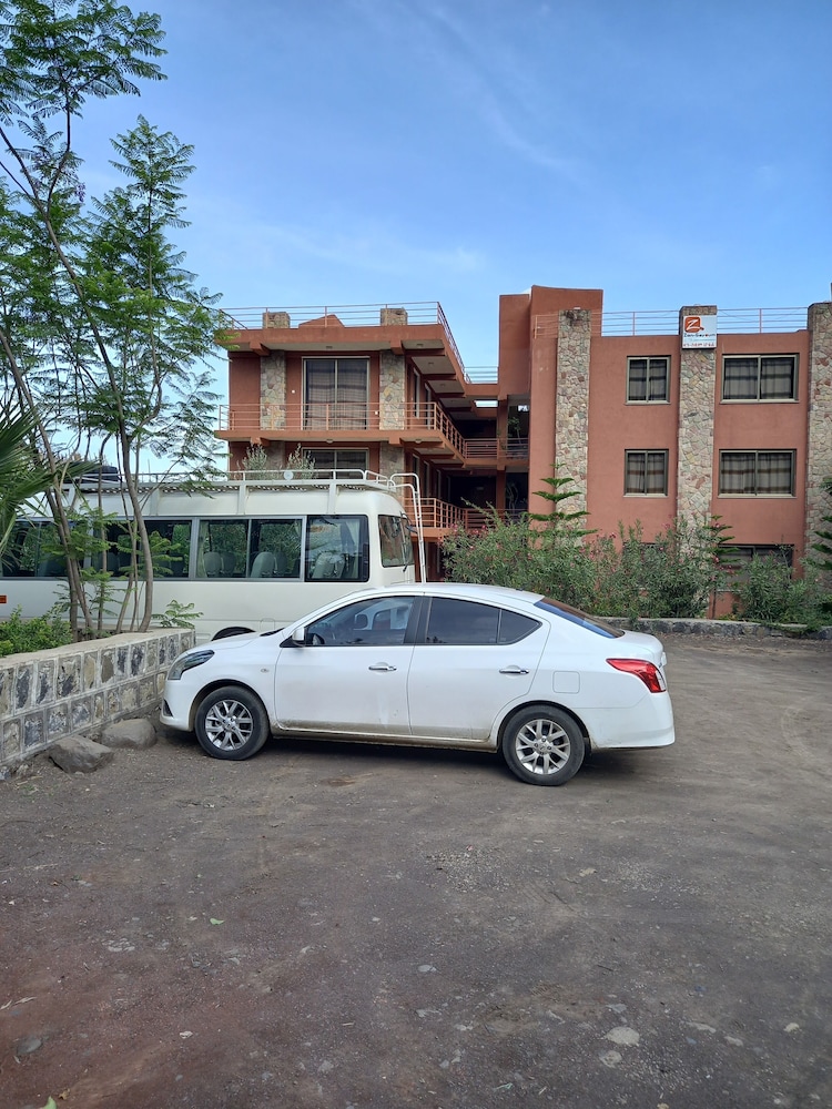 Zan-Seyoum Hotel 39/50