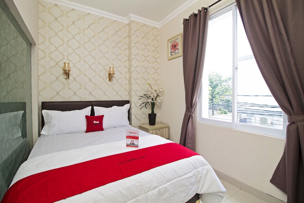 Reddoorz Plus Cideng Barat 10/21