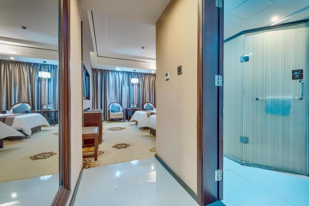 The Sky Gate Hotel 34/46