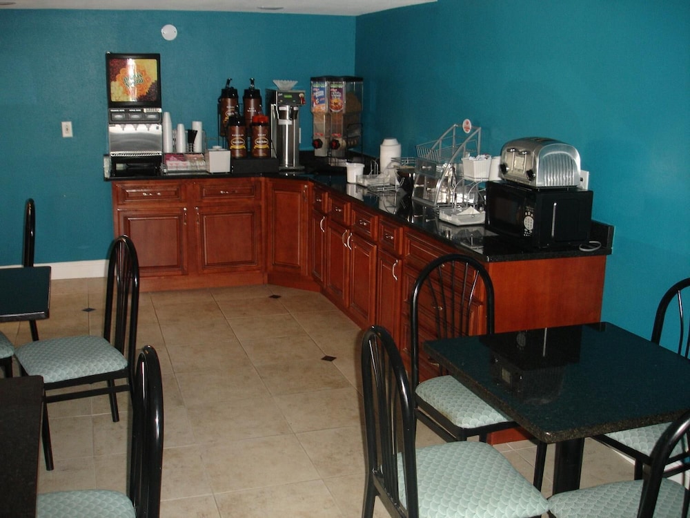 Super 8 by Wyndham Chattanooga/East Ridge 38/53