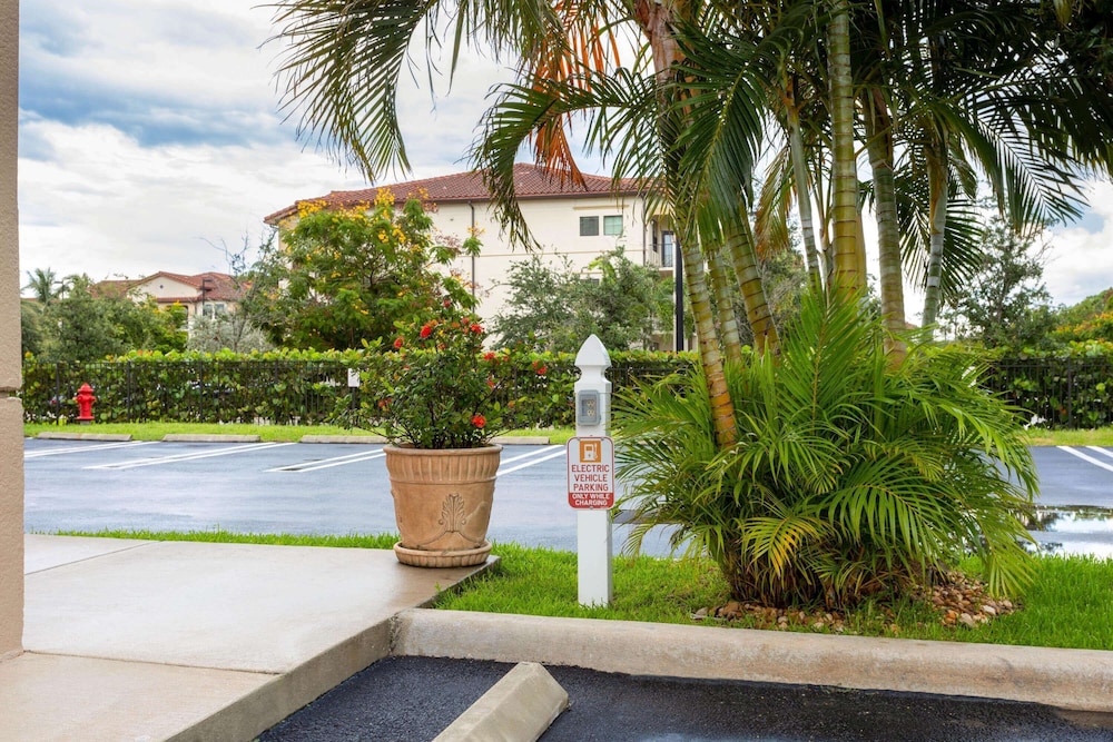 Hawthorn Suites by Wyndham West Palm Beach 17/53
