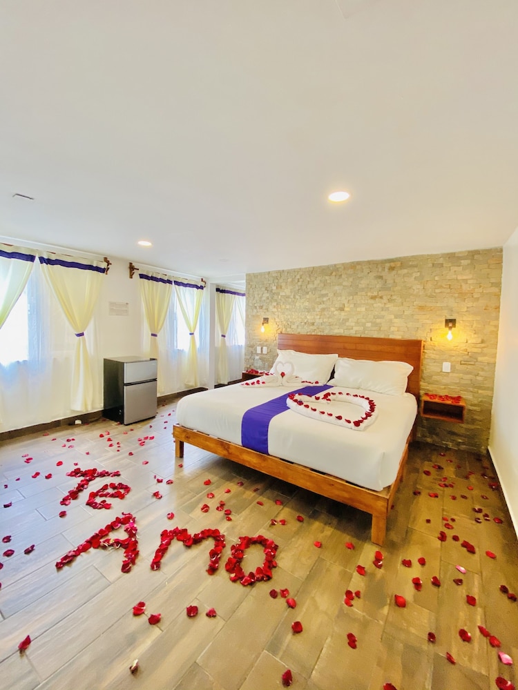 Hotel & Suites Cerro Rojo 30/68