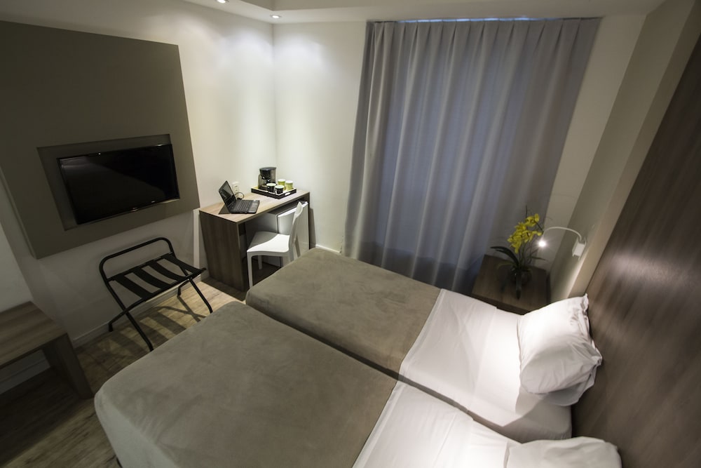 The Hotel 17/50