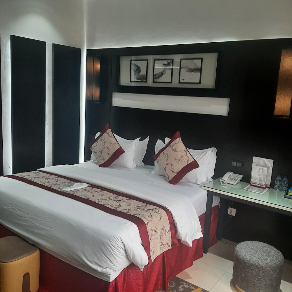 Green Point Hotel 11/50