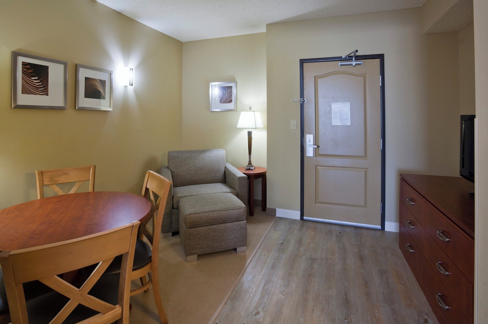 Holiday Inn Hotel Suites Maple Grove Nw Mpls Arbor Lks 53/76