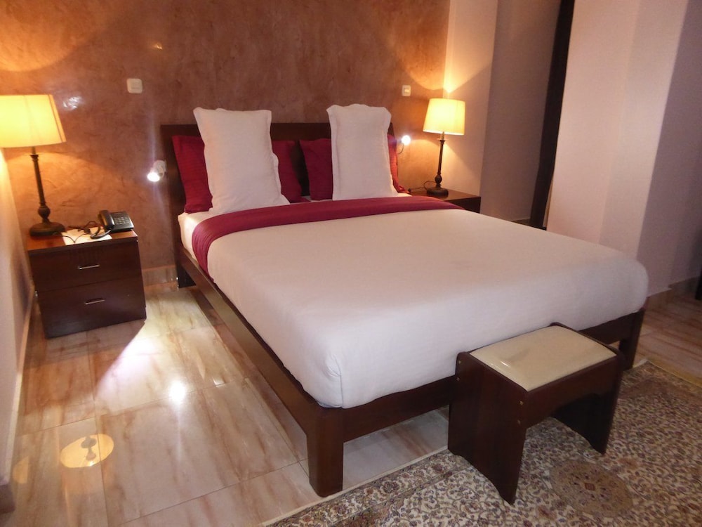 Safyad Hotel 9/40