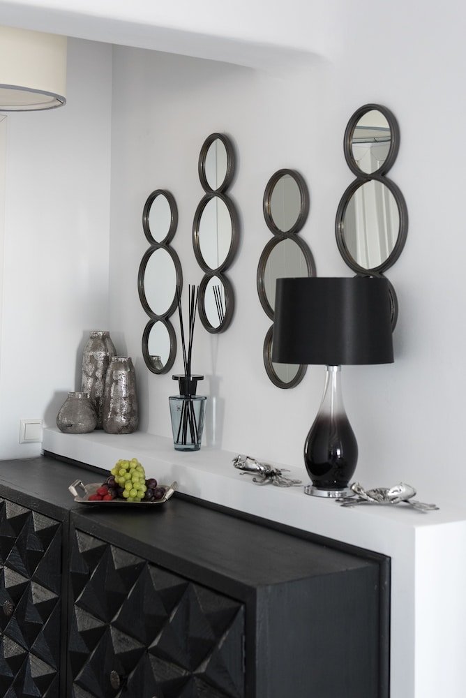 Riva Suites 4/50