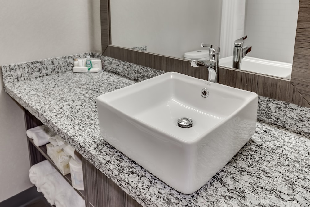 Home Inn Suites Saskatoon South 66/66