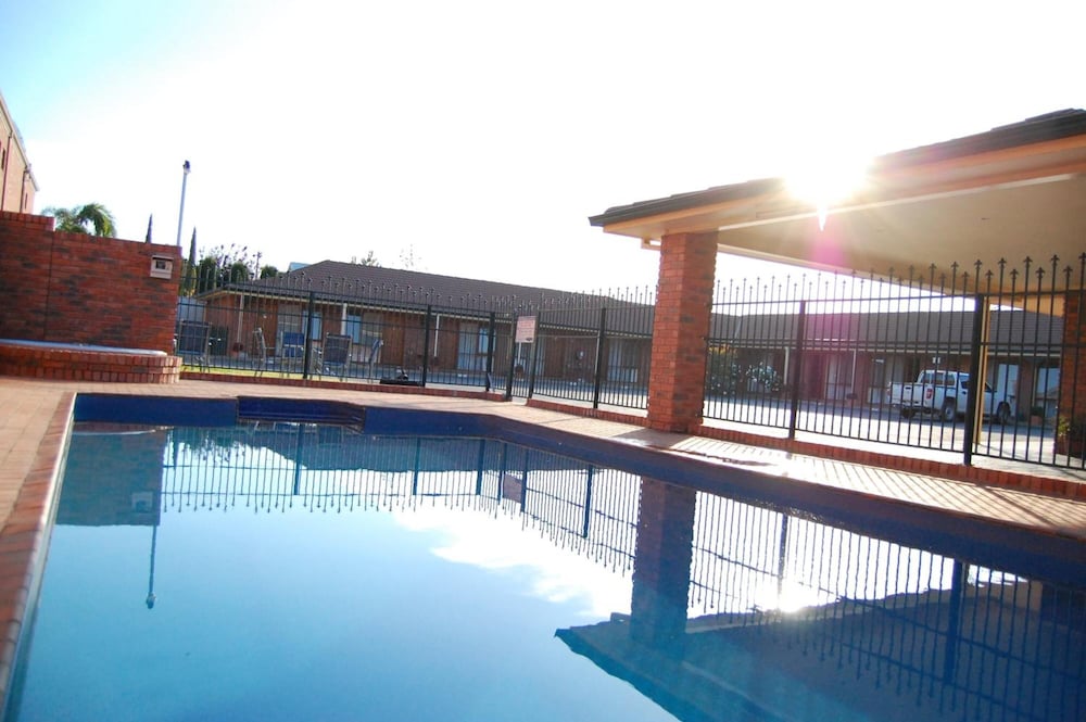 AUSTRALIAN SETTLERS MOTOR INN 3/25