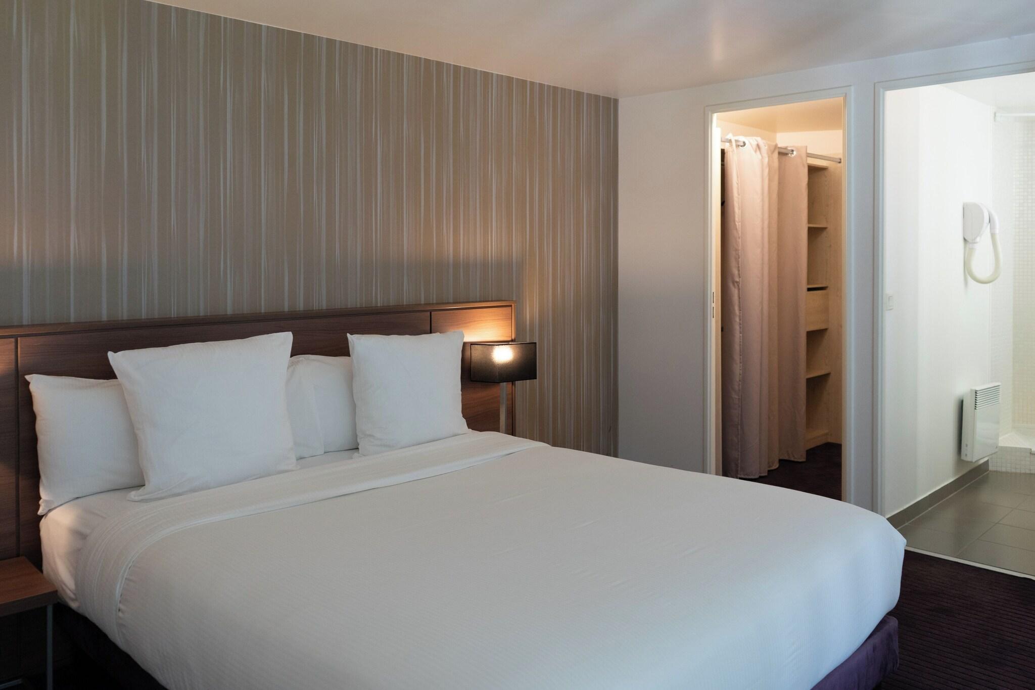 Family Suite, 2 Double Beds, Sofa, Pool Access