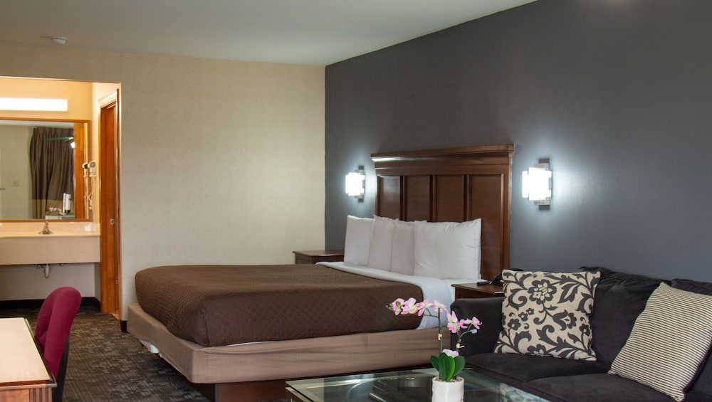 Brentwood Inn and Suites (ex. Americas Best Value Inn and Suites Glen Allen/Richmond) 22/42