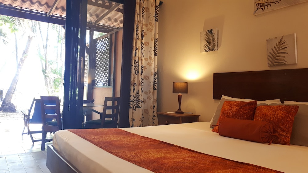 Hotel La Palapa 12/76