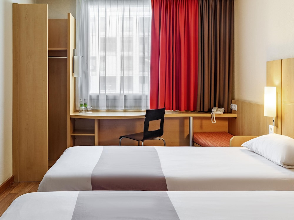 Ibis Warszawa Reduta 17/55
