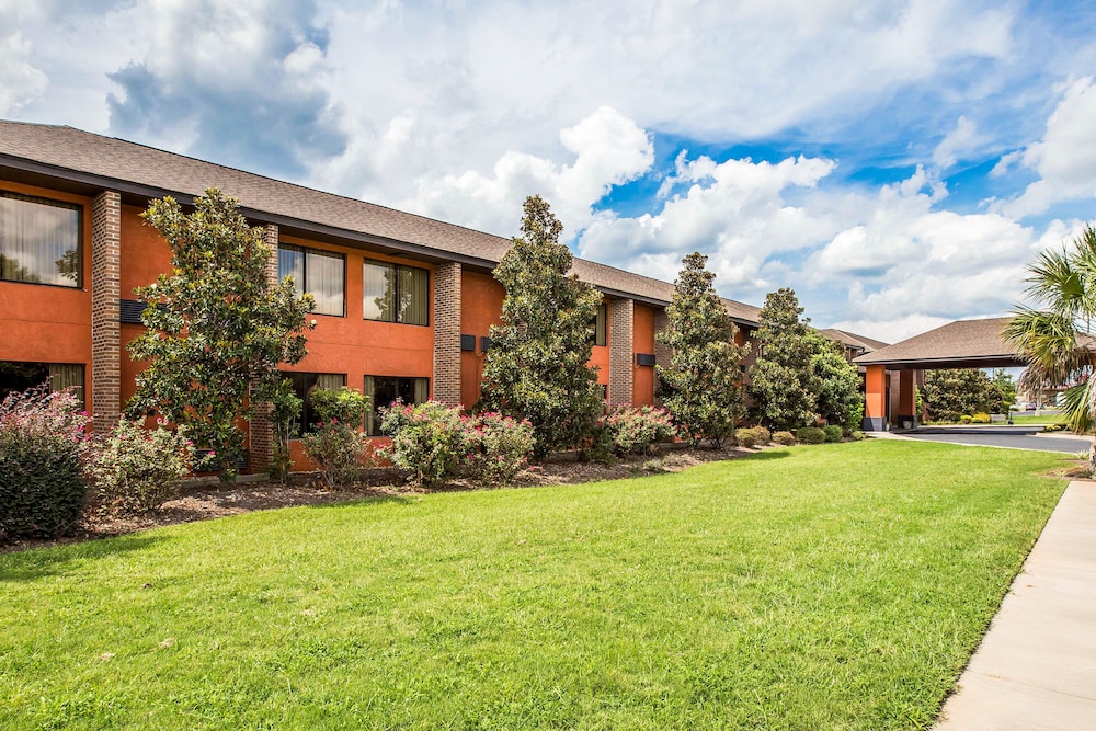 Suburban Extended Stay Warner Robins 32/35