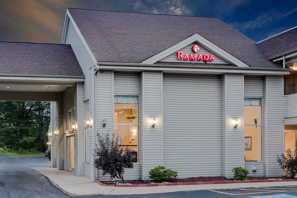 Ramada by Wyndham Cleveland Airport West 4/35