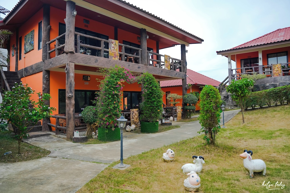 Chomview Resort 9/70