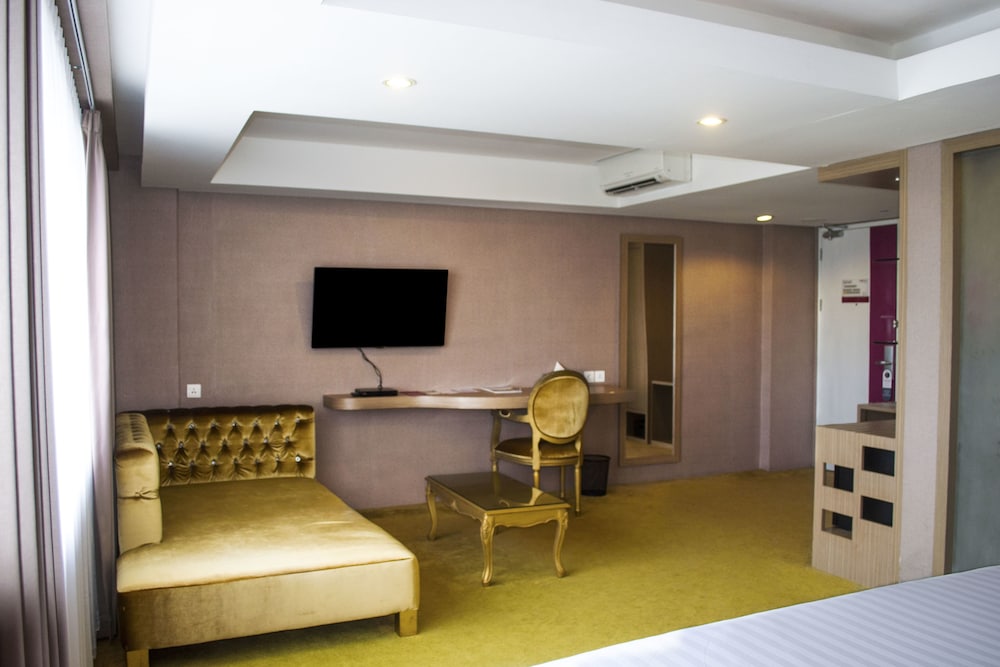 The Vasini Hotel 20/25