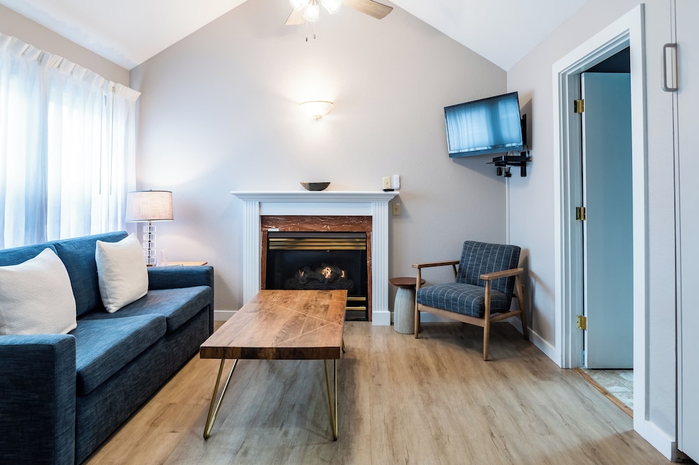 Inn at Haystack Rock 37/71