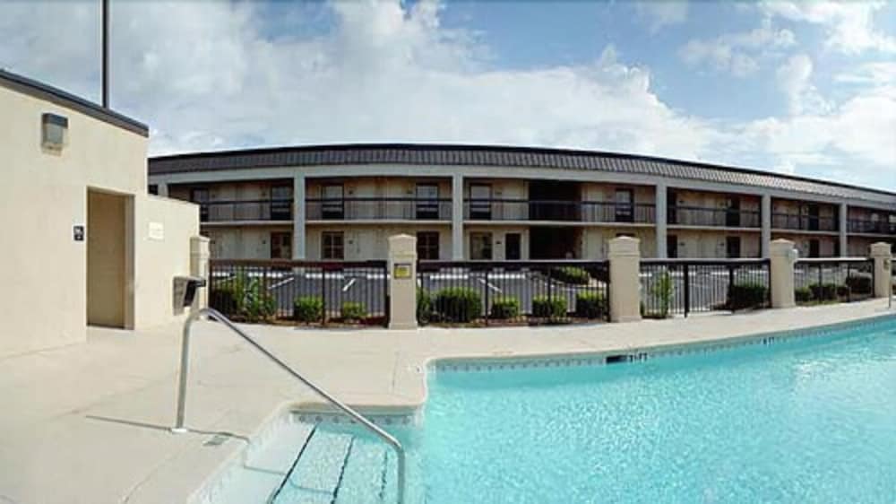 Days Inn By Wyndham Marianna 1/34