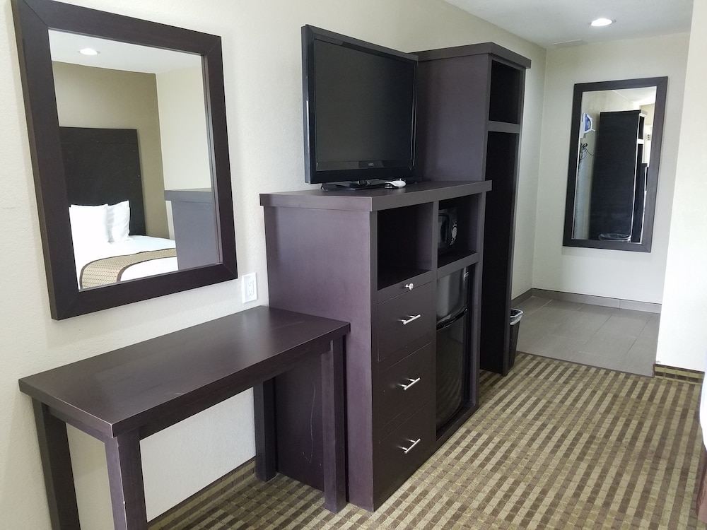 Days Inn By Wyndham El Centro 11/38