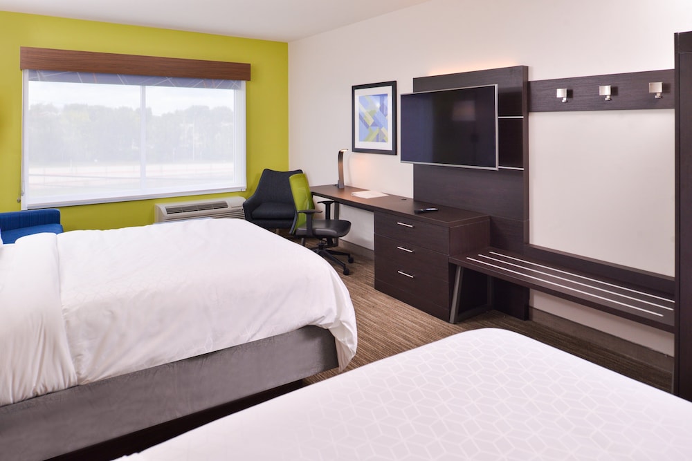 Holiday Inn Express and Suites - Mall of America - MSP Airport 28/68