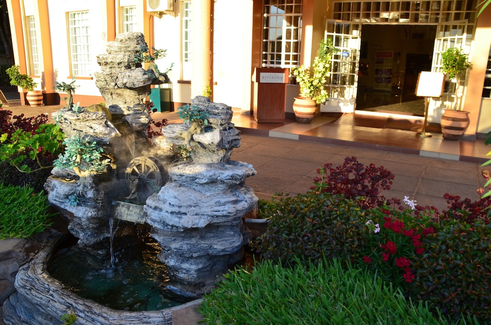 Riverside Hotel and Conference Centre 25/50