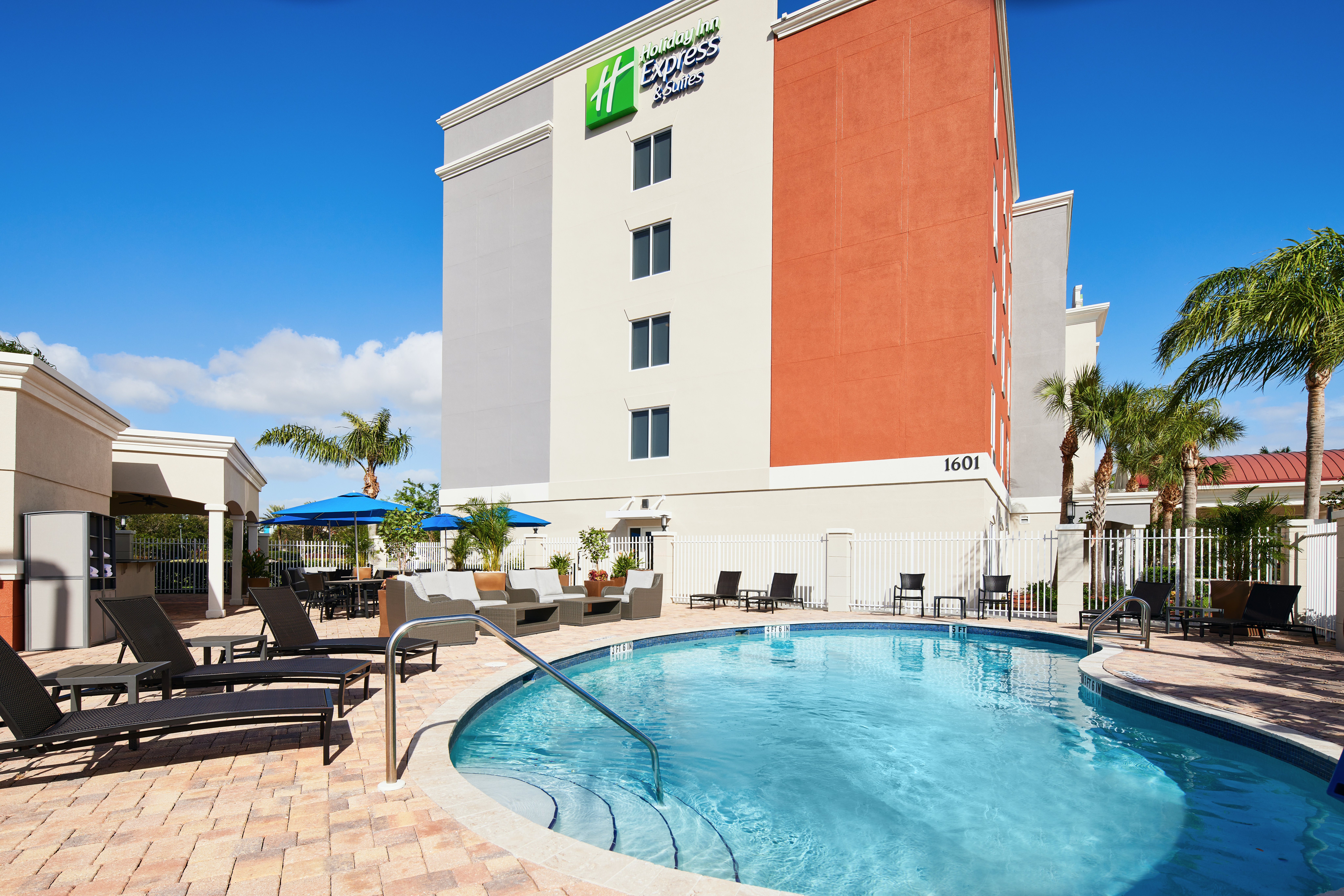 Holiday Inn Express and Suites Port St. Lucie West 49/50