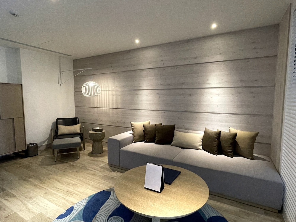 Discovery Hotel 42/65