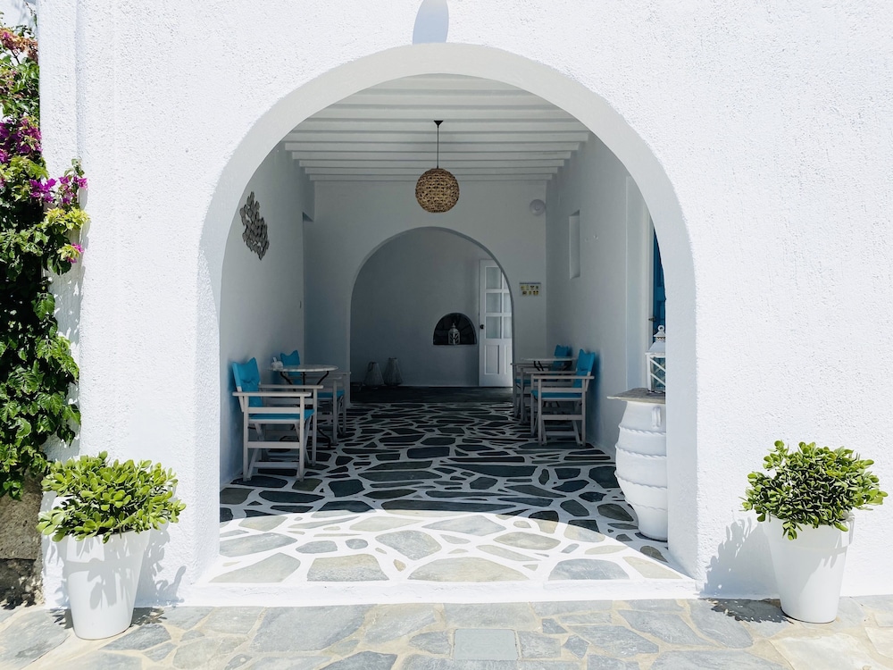 Cyclades Studios 3/49