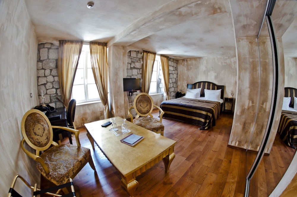 Boutique Hotel Astoria 49/66