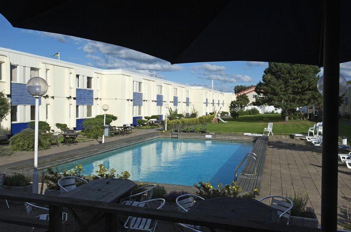 Apple Hotel 43/44