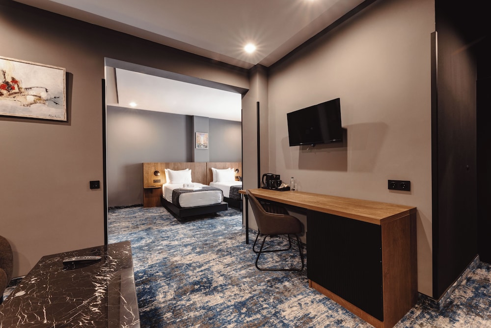 Splendid Tbilisi Hotel 65/70