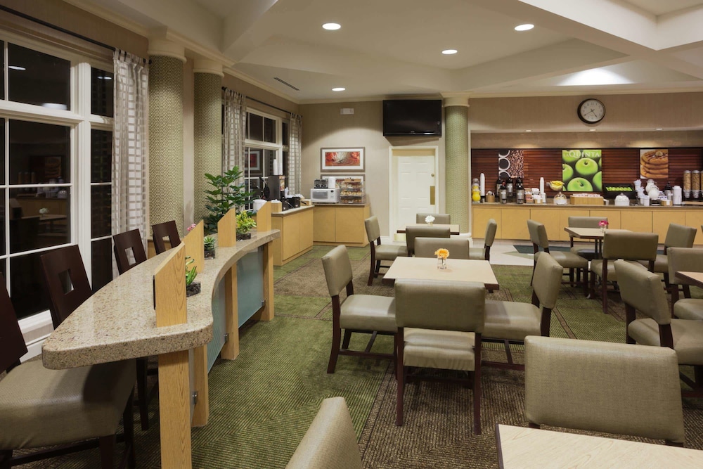 La Quinta Inn & Suites by Wyndham Salt Lake City Airport 35/48