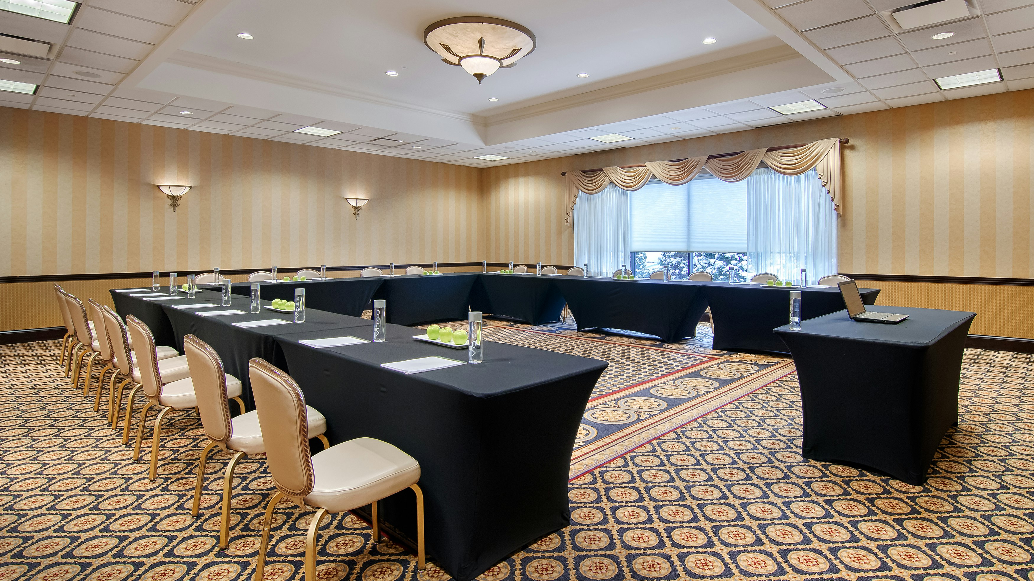 DoubleTree by Hilton Lisle Naperville 47/54